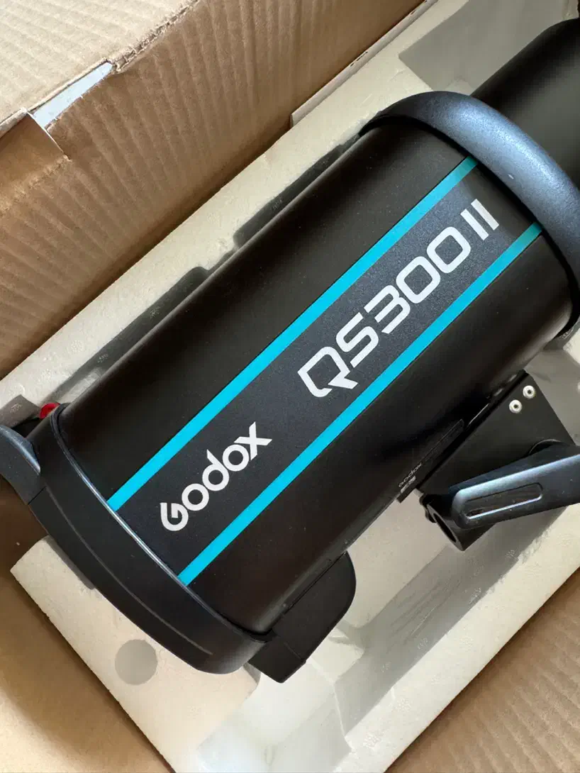 فلاش گودکس Qs300ii|دوربین عکاسی و فیلم‌برداری|تهران, تهرانپارس غربی|دیوار
