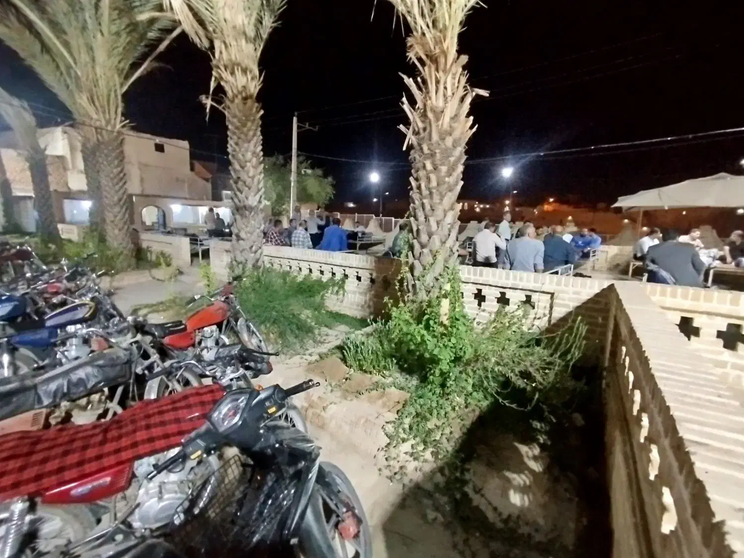 نیازمند به آشپز و کمک آشبز خانم|استخدام خدمات فروشگاه و رستوران|شوشتر, |دیوار