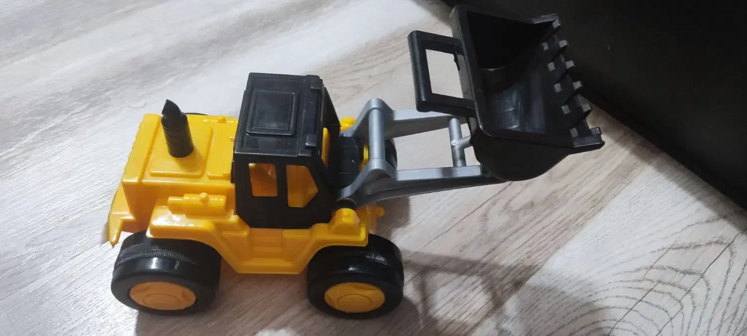 ماشین کنترلی لودر باتری خور|اسباب‌‌بازی|کرج, شهرک جهان‌نما|دیوار