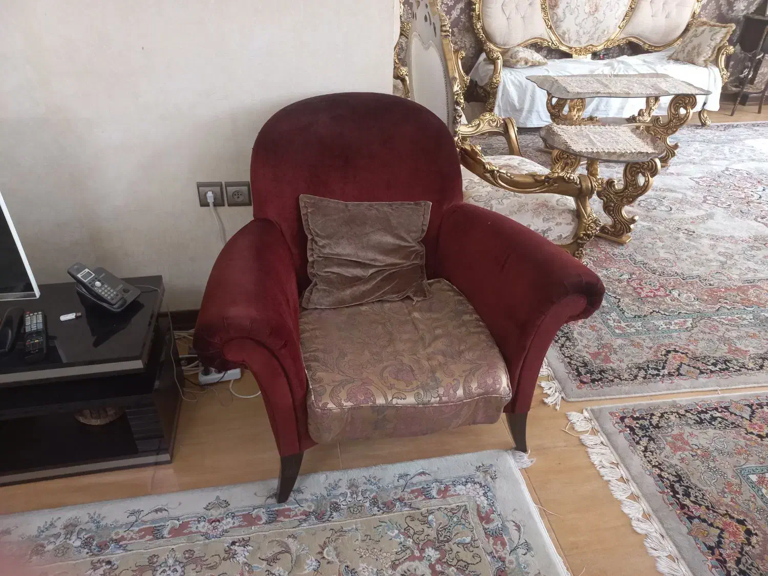 یکدست مبل ۷ نفره|مبلمان خانگی و میز عسلی|شاهین‌شهر, مخابرات (شهید بهشتی)|دیوار