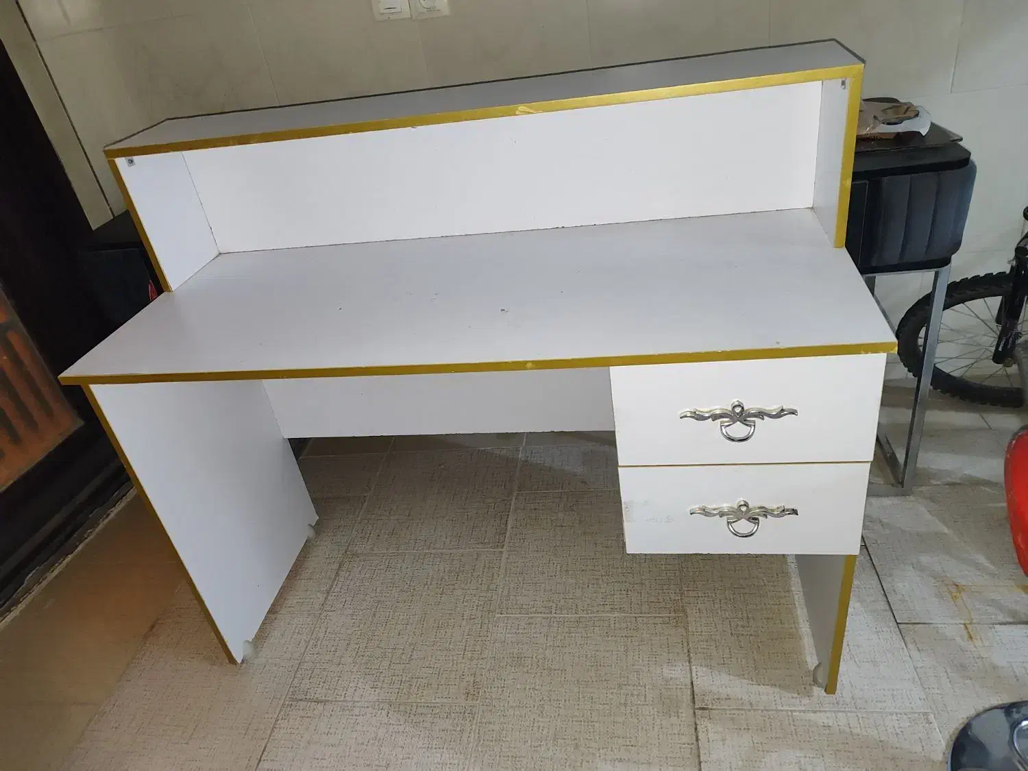 صندلی اصلاح و میز منشی|آرایشگاه و سالنهای زیبایی|کاشان, شهرک امیرالمومنین|دیوار