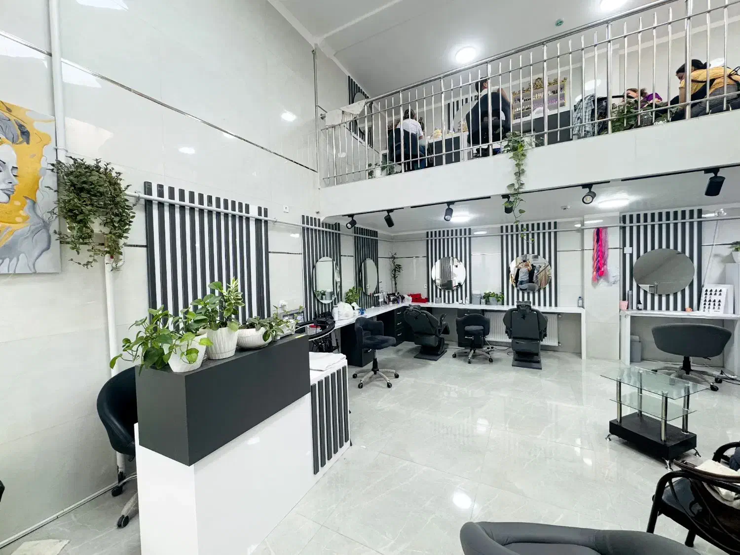 فروش تمامی تجهیزات ارایشگاهی|آرایشگاه و سالن‌های زیبایی|تبریز, |دیوار