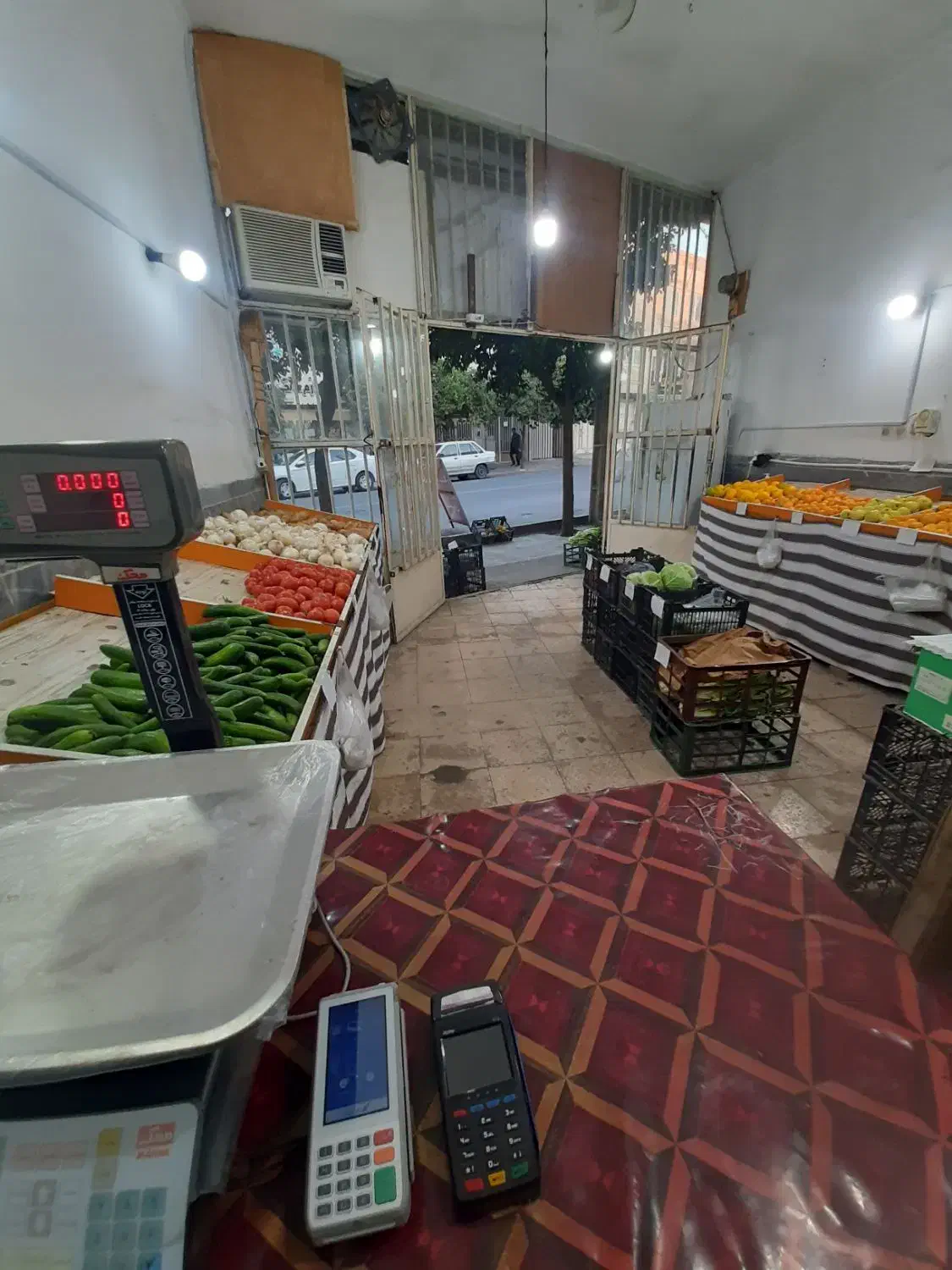 کلیه لوازم میوه فروشی با ودیعه مغازه واگذار میشود|حراج|گرگان, |دیوار