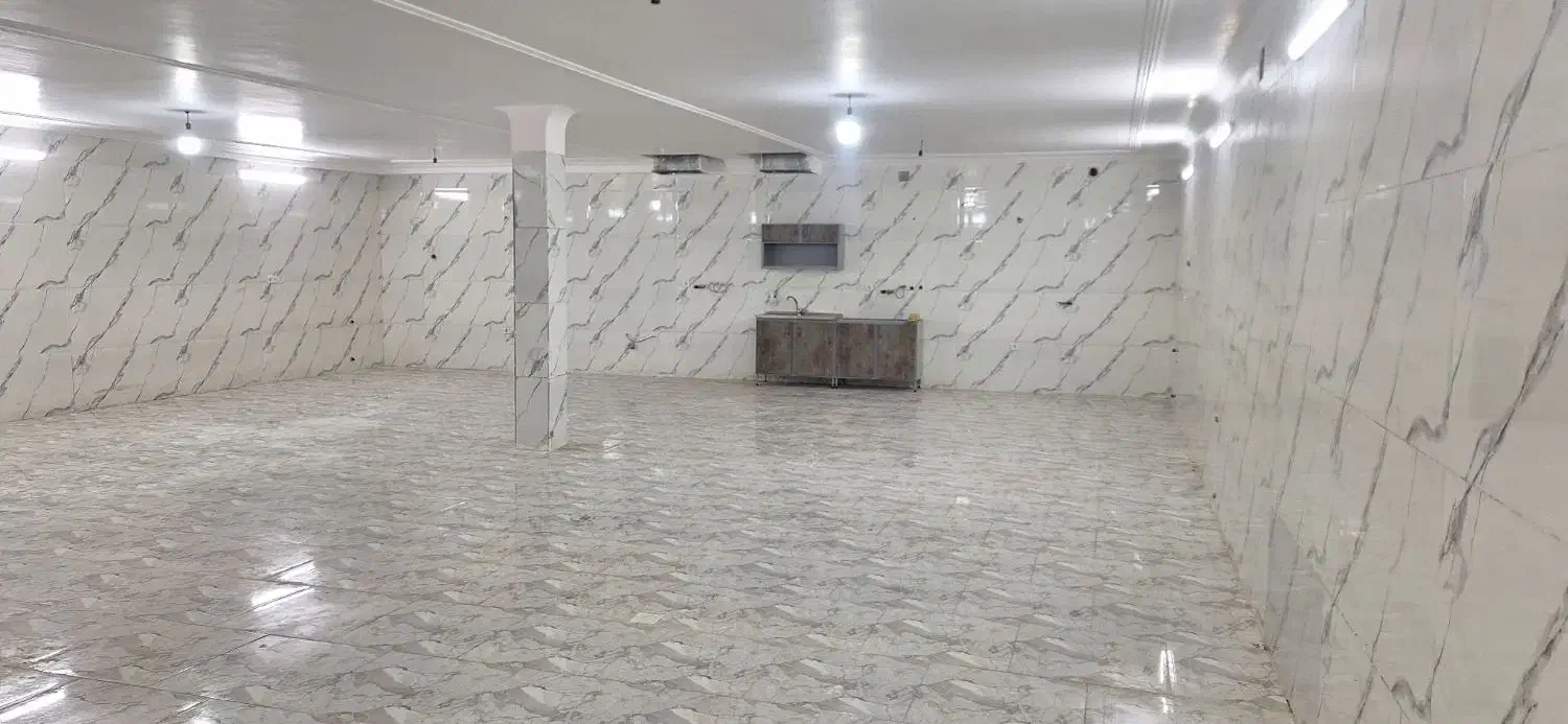 طبقه پایین مغازه شیک وبزرگ|اجارهٔ مغازه و غرفه|یزد, |دیوار