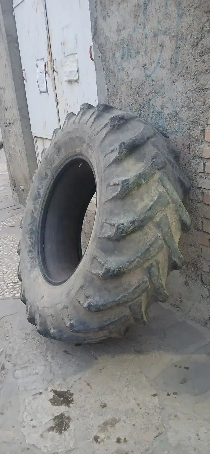 لاستیک عقب تراکتور|قطعات یدکی و لوازم جانبی|نوده خاندوز, |دیوار