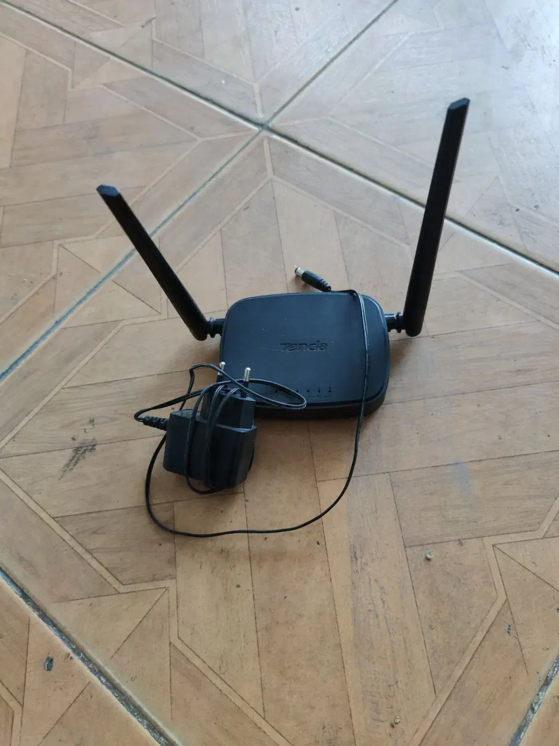 مودم اینترنت به همراه شارژر|مودم و تجهیزات شبکه|میاندوآب, |دیوار