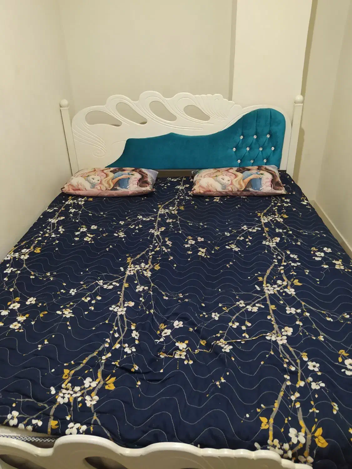 تخت خواب دو نفره|تخت و سرویس خواب|باغستان, |دیوار