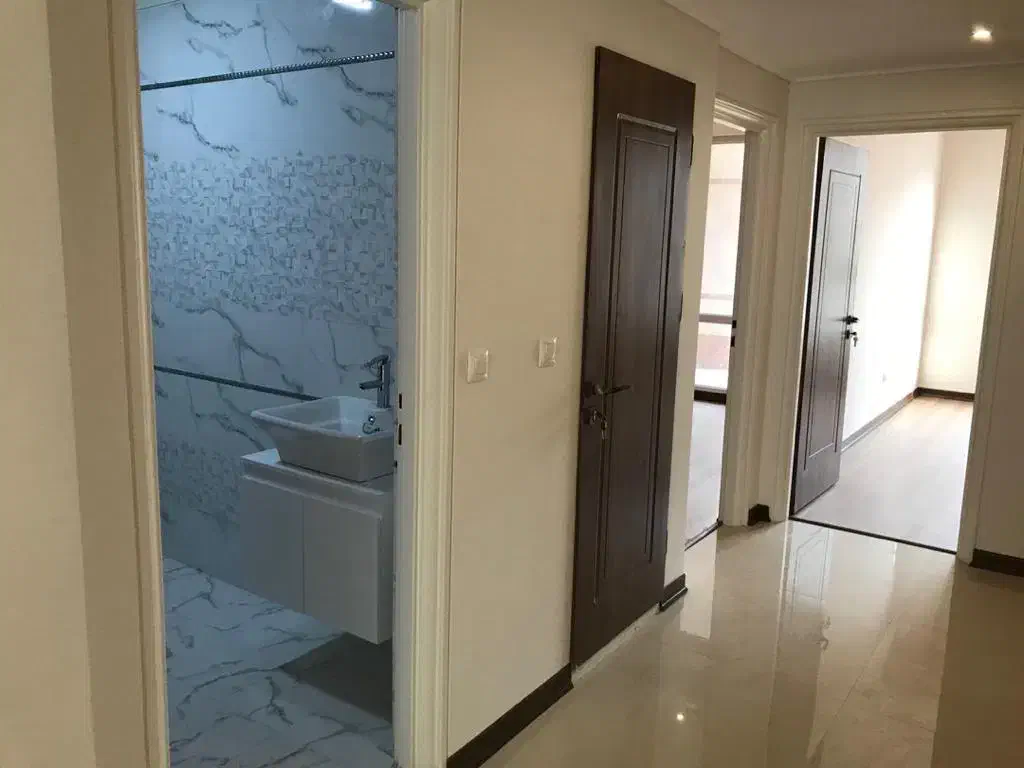 ۲۰۵ متر / فول/ ۳ خواب / ۳ پارکینگ/ کوی لاله