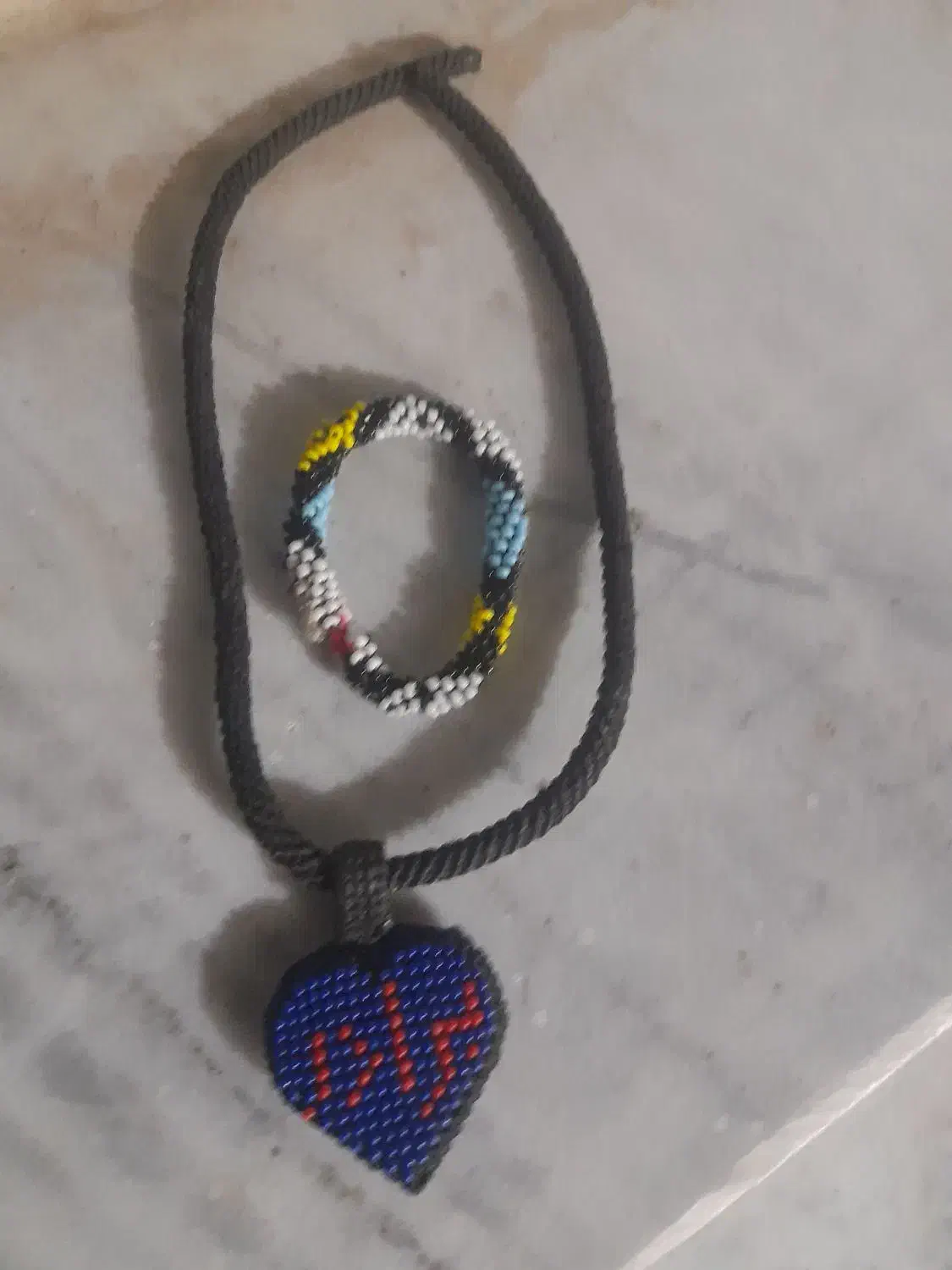 گردنبند و یک دست بند|جواهرات|سراوان, |دیوار