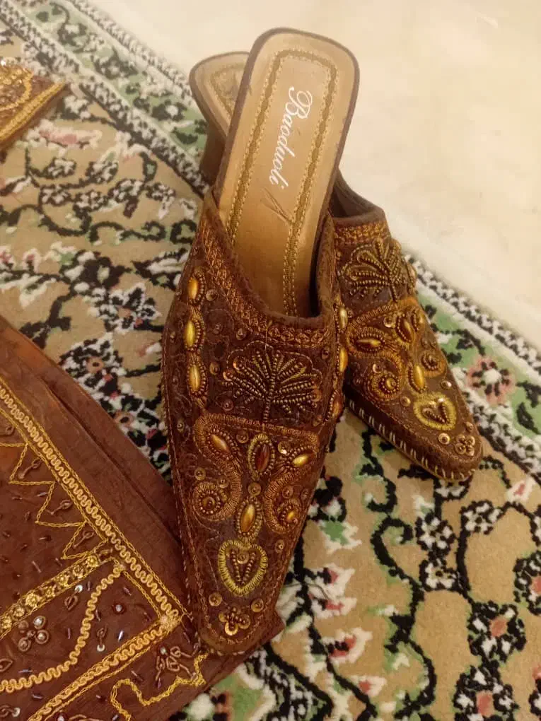 لباس محلی|لباس|ملک‌آباد, |دیوار