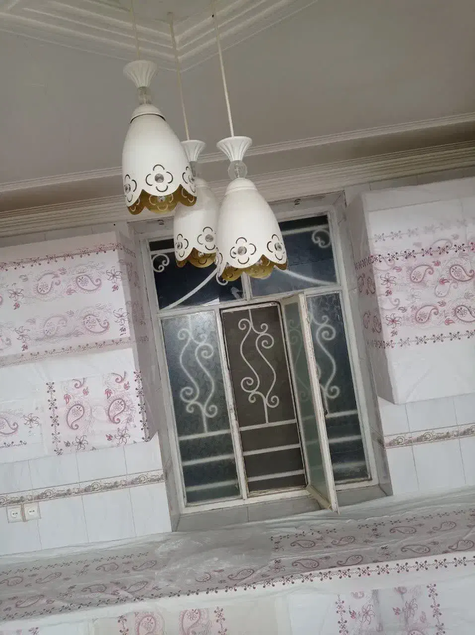 لوستر سه شاخه درحدنو|لوستر و چراغ آویز|معصومیه, |دیوار