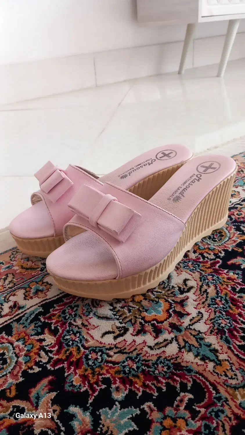 ۲ جفت کفش|کیف، کفش، کمربند|گناباد, |دیوار