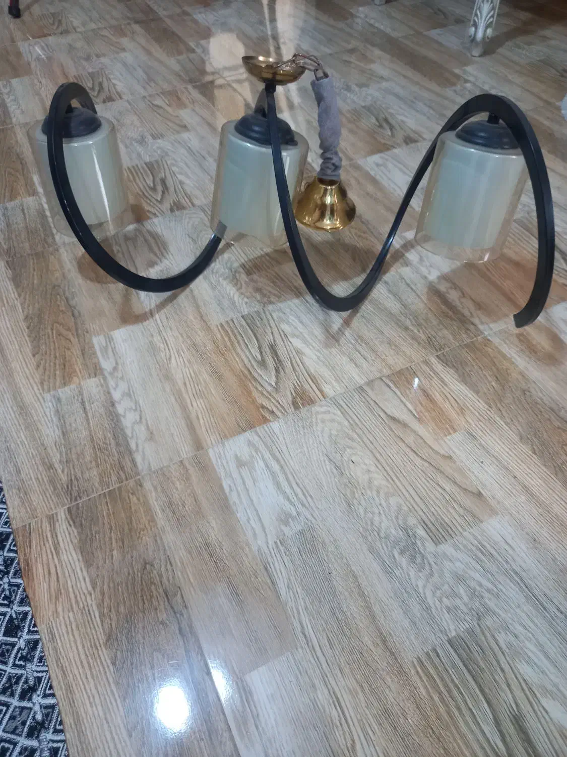 لوستر|لوستر و چراغ آویز|گلستان (تهران), |دیوار