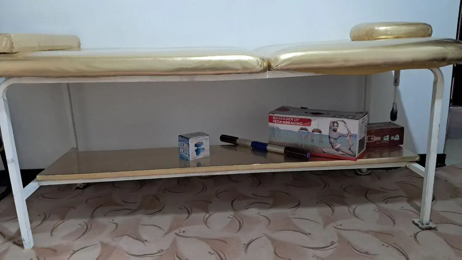تخت ماساژبهمراه دوعددمبل ست|آرایشی، بهداشتی، درمانی|گلبهار, شهر جدید گلبهار|دیوار