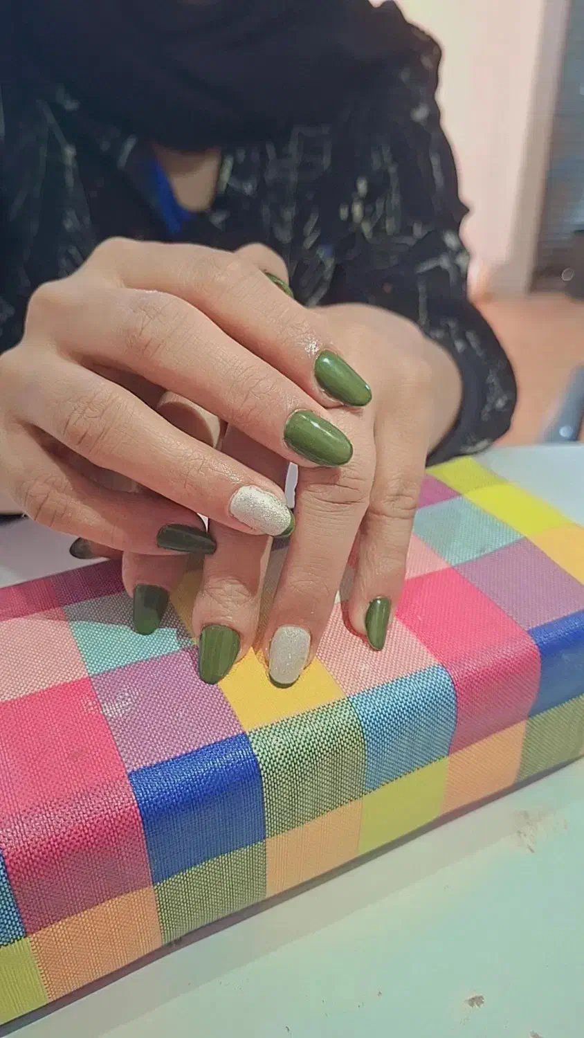 کاشت ناخن|خدمات آرایشگری و زیبایی|داراب, |دیوار