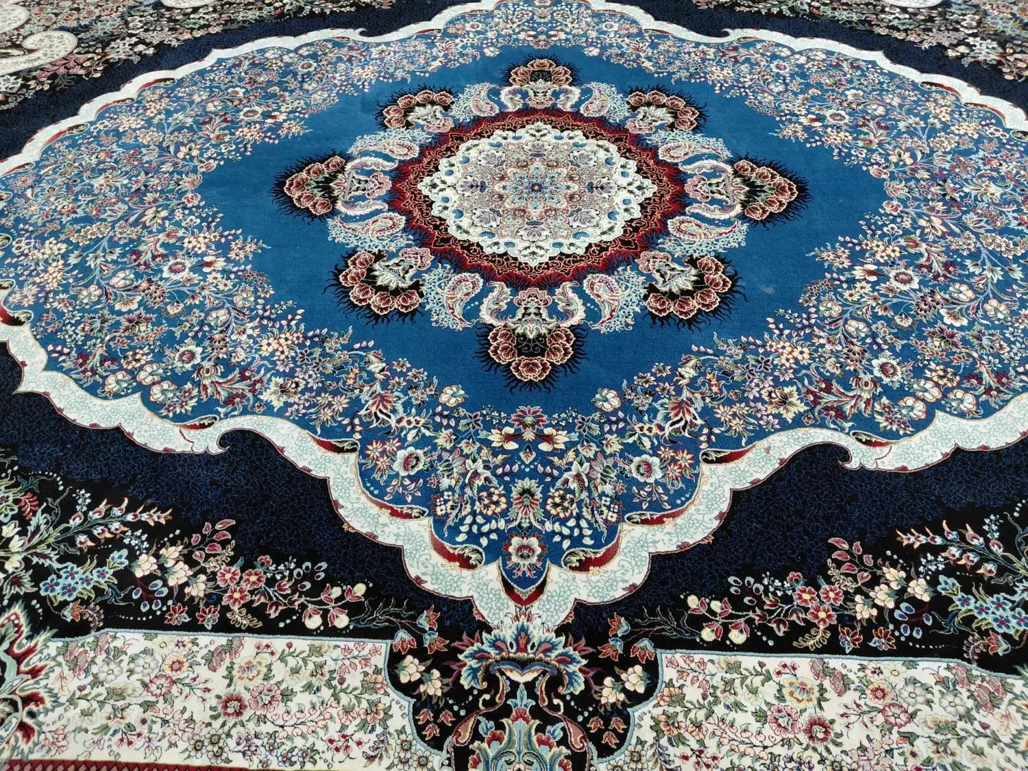 جفت ۱۲متری همراه با کناره ۱در۳ ست فرشا|فرش|ورامین, خیر آباد|دیوار