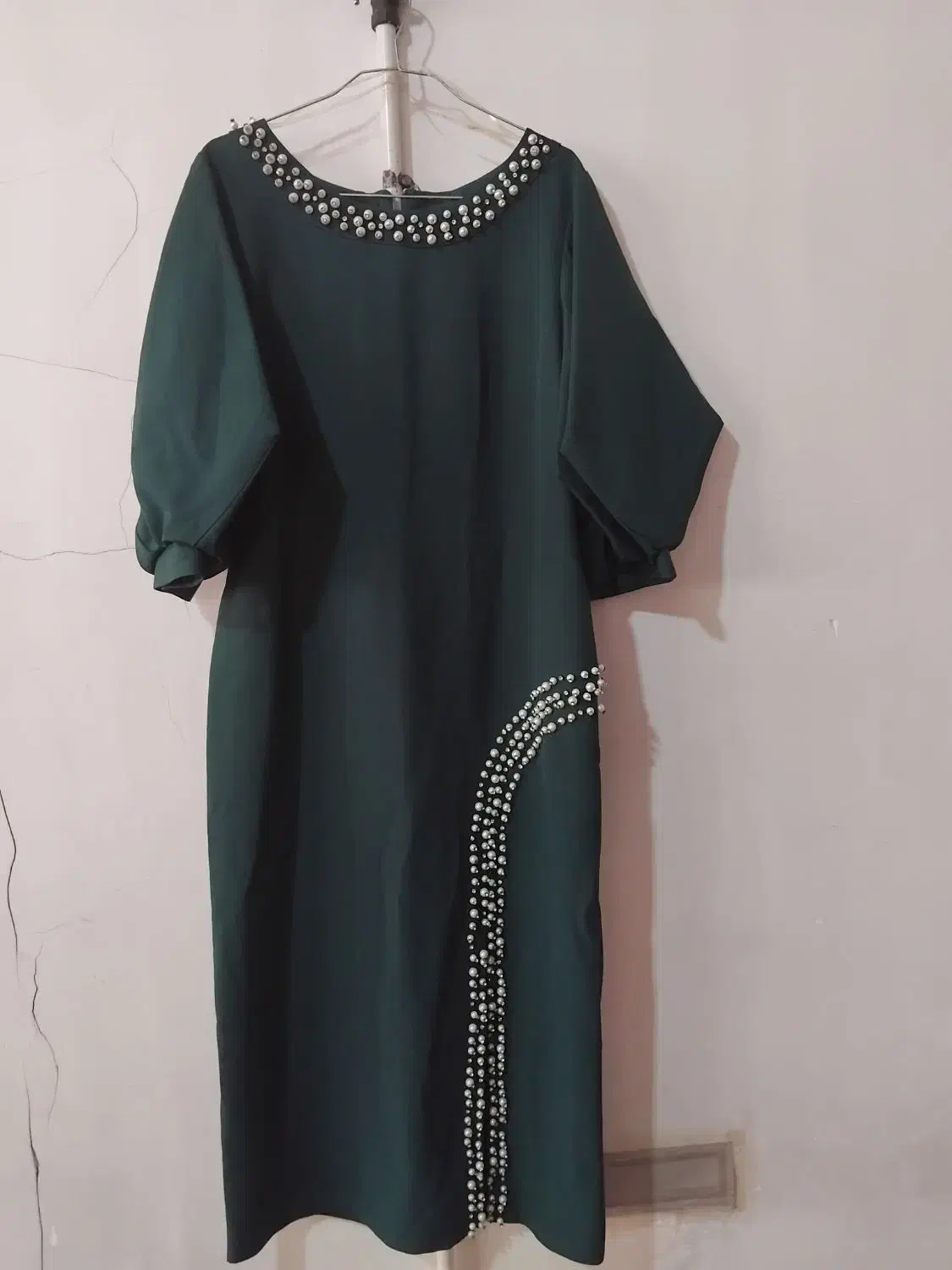 لباس‌مجلسی|لباس|قم, باغ شریفی|دیوار