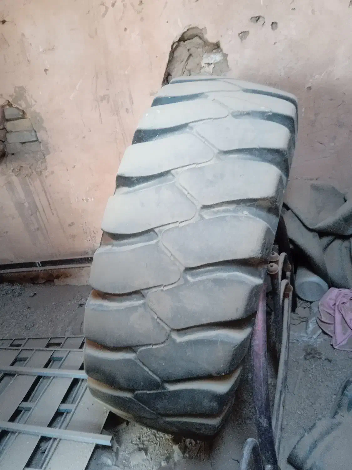 لاستیک بیل بکهو|قطعات یدکی و لوازم جانبی|سبزوار, کوی گلستان|دیوار