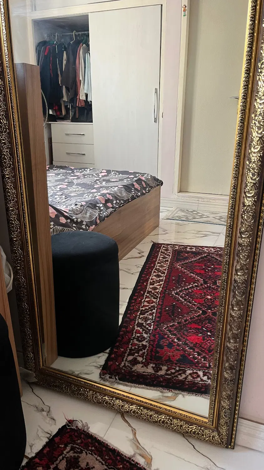 آیینه قدی|آینه|شهر ری, دولت‌آباد|دیوار