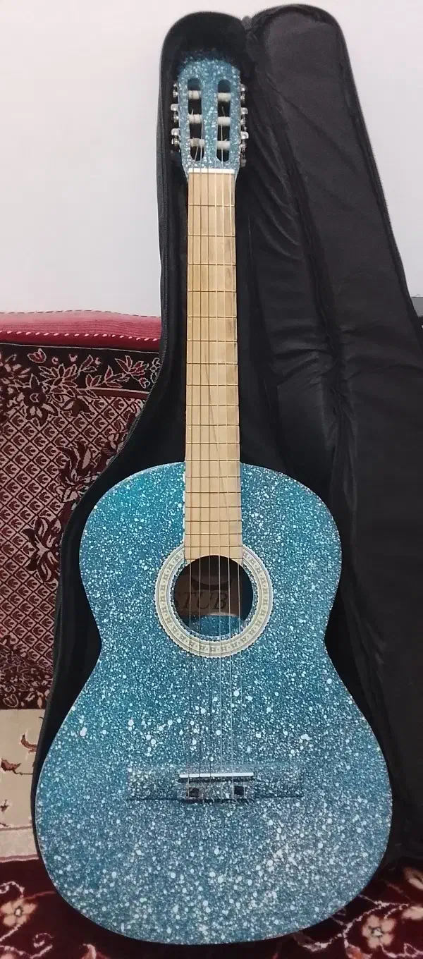 گیتار|گیتار، بیس، امپلیفایر|مهاباد (آذربایجان غربی), |دیوار