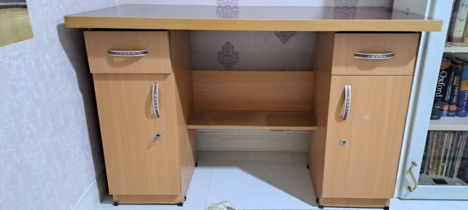 میز تحریر|میز تحریر و کامپیوتر|مرودشت, فاز اول شهرک فرهنگیان|دیوار