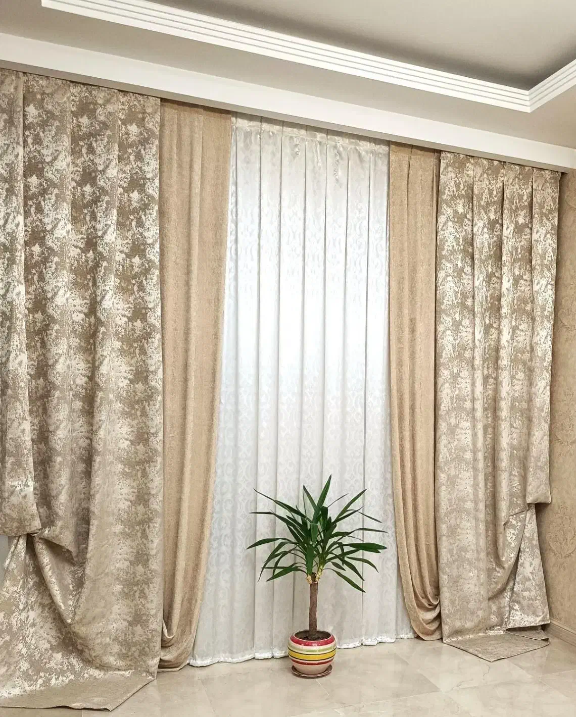 والان پرده مخمل پتینه کرم طلایی|پرده، رانر، رومیزی|تهران, صادقیه|دیوار