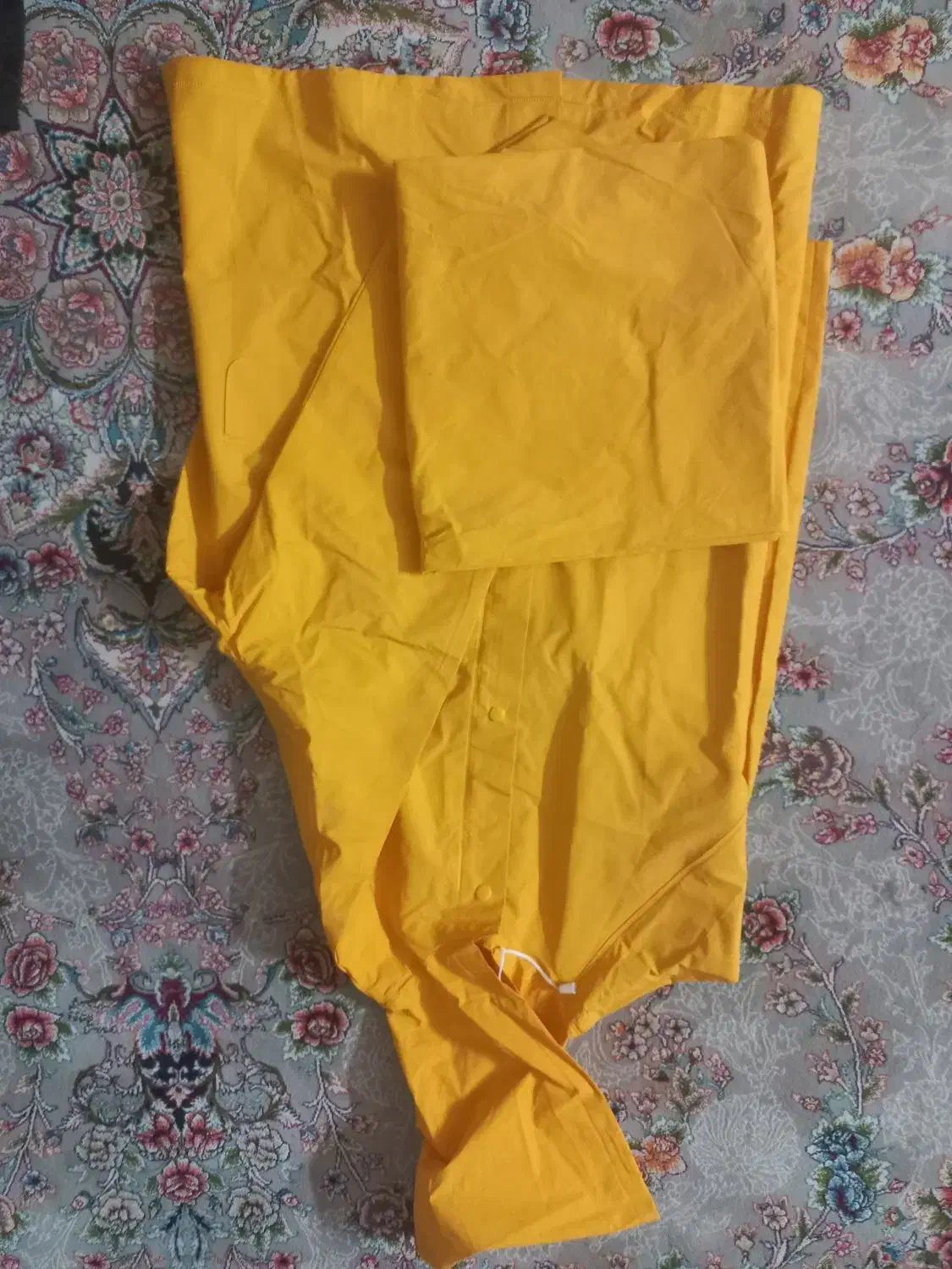 بارانی|لباس|شاهینشهر, خانه کارگر|دیوار