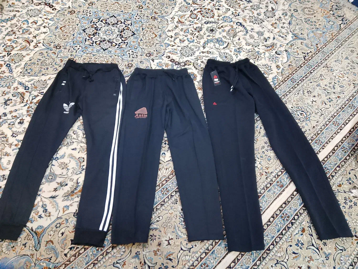 تعدادی ظروف|ظروف پخت‌وپز|زاهدان, |دیوار