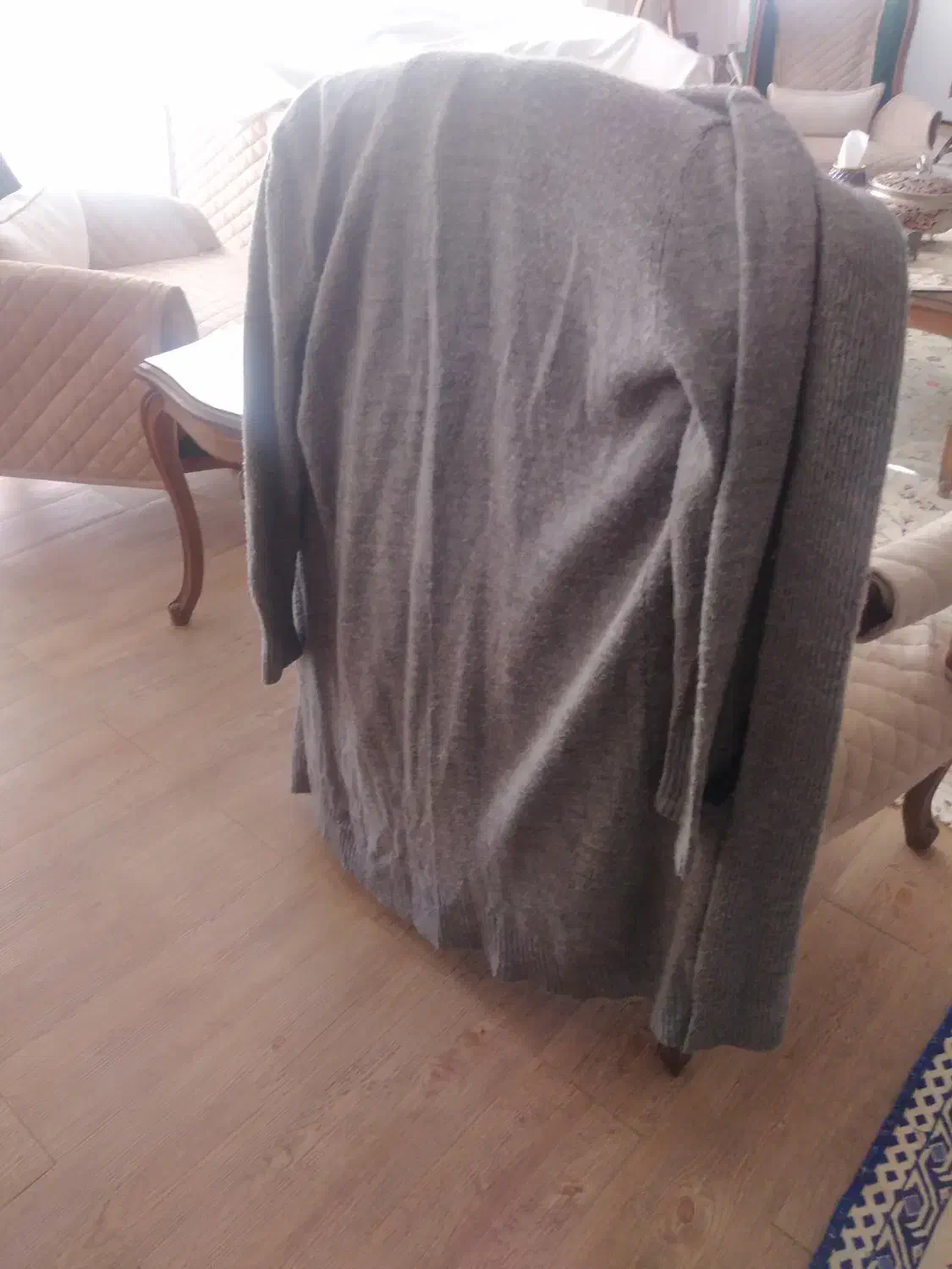 پافر طوسی بلند وتعدادی بارونی مانتو رویی|لباس|اصفهان, جلفا|دیوار