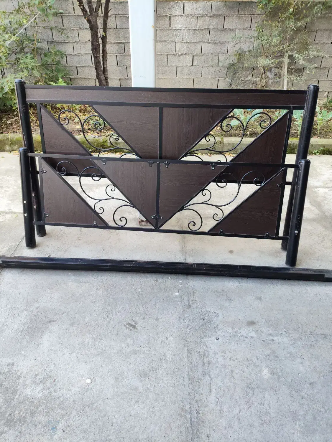 تخت خواب دونفره و یک  عدد تک نفره  همه فلزی|تخت و سرویس خواب|نوشهر, |دیوار