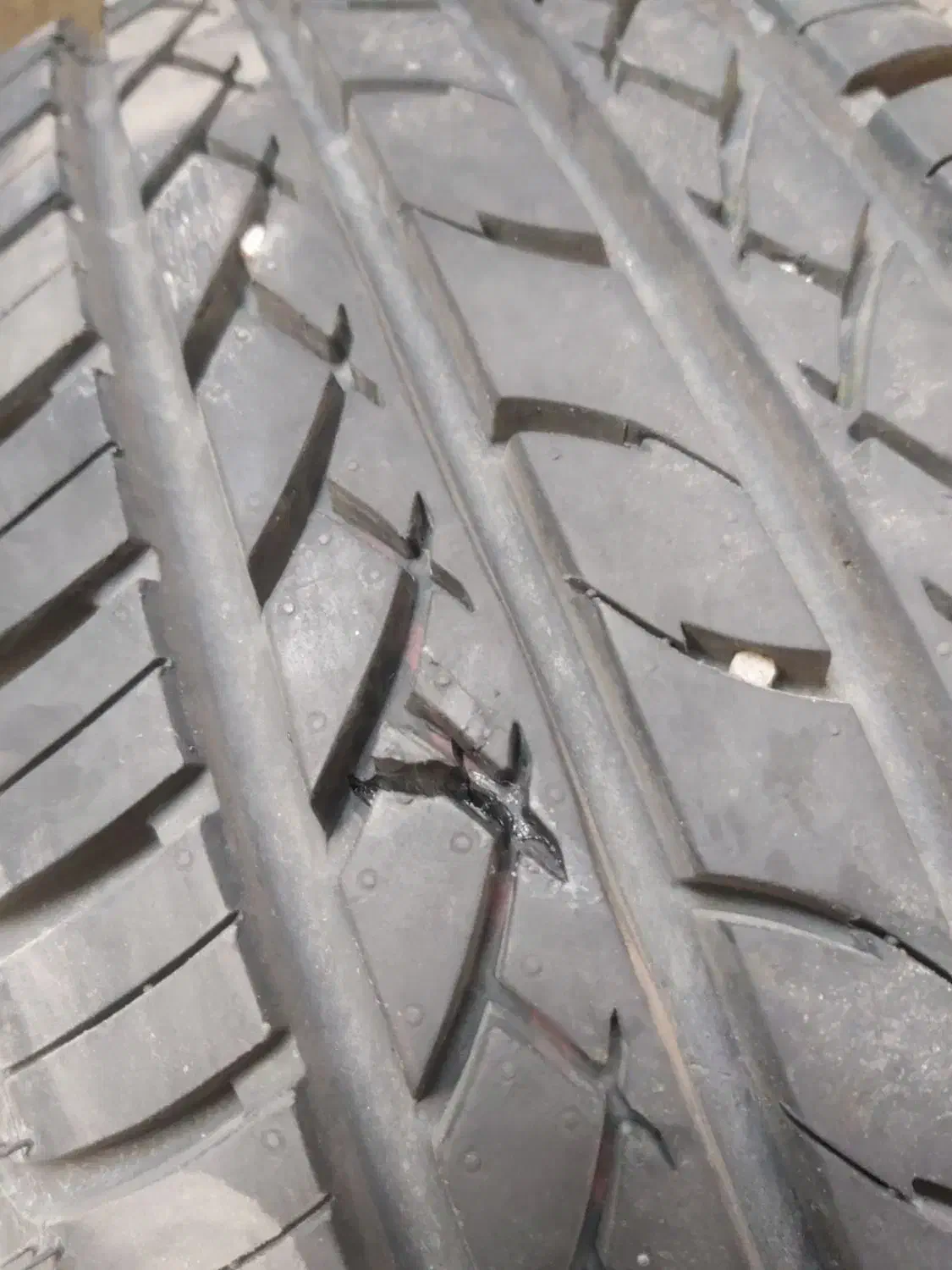 لاستیک  بارز ۱۸۵/۶۵R14 بالای ۹۰درصد|قطعات یدکی و لوازم جانبی|ابهر, |دیوار