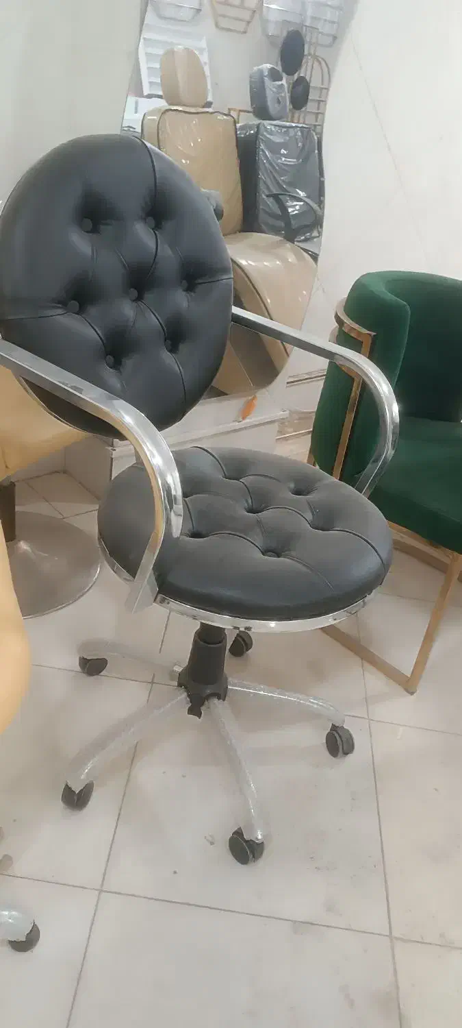 تجهیزات آرایشگاهی به قیمت فاکتور|آرایشگاه و سالن‌های زیبایی|قم, انسجام|دیوار