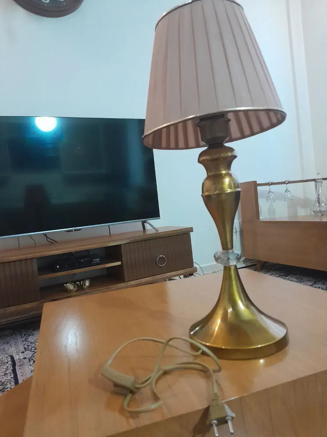 اباژور|چراغ خواب و آباژور|ری, سیزده آبان|دیوار