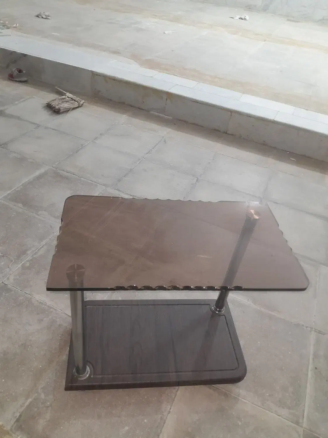 میز و ۴تا گل میز|مبلمان خانگی و میز عسلی|جهرم, |دیوار