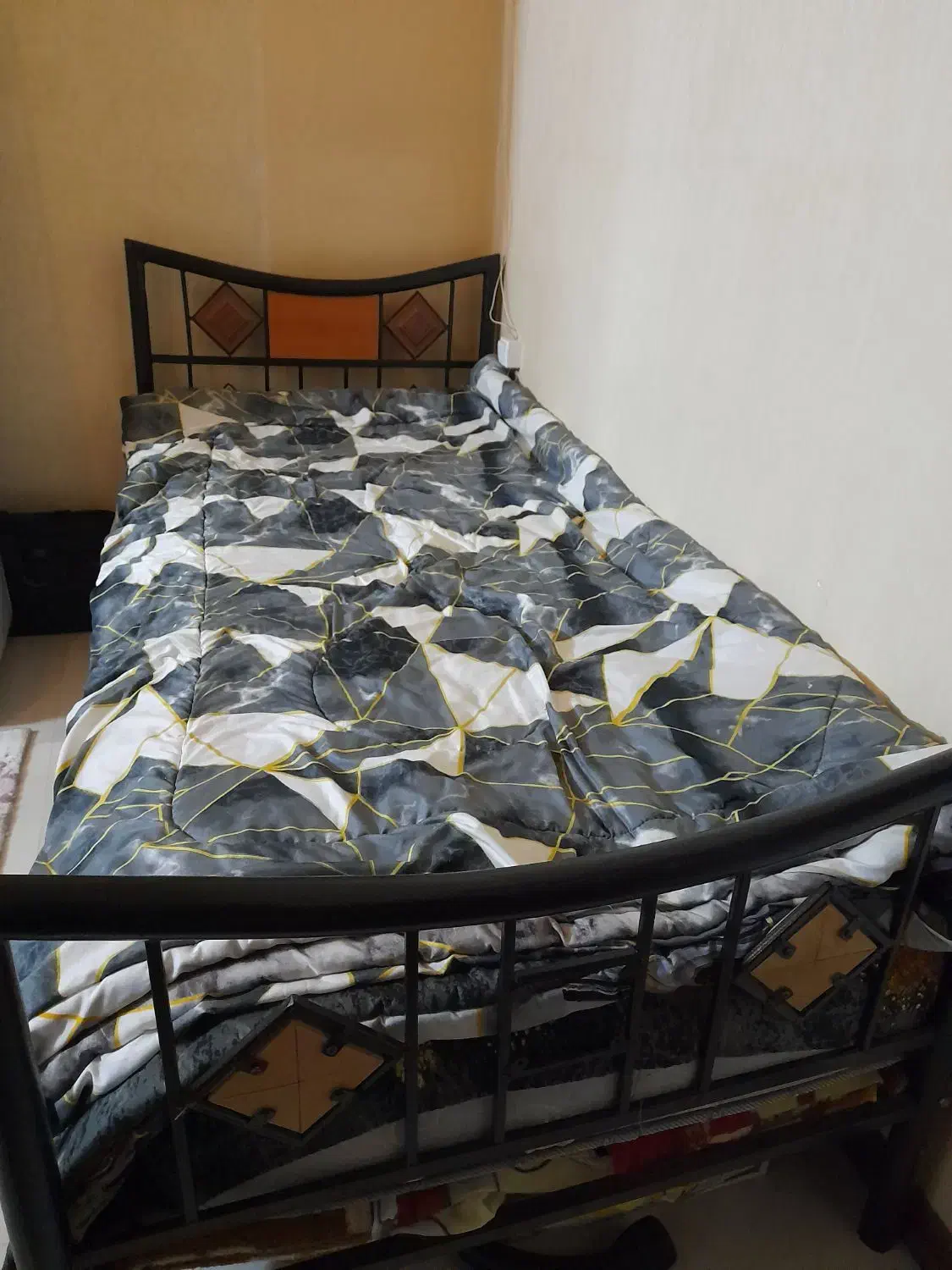 تخت یک نفره با کمد|تخت و سرویس خواب|مشهد, چهارچشمه|دیوار