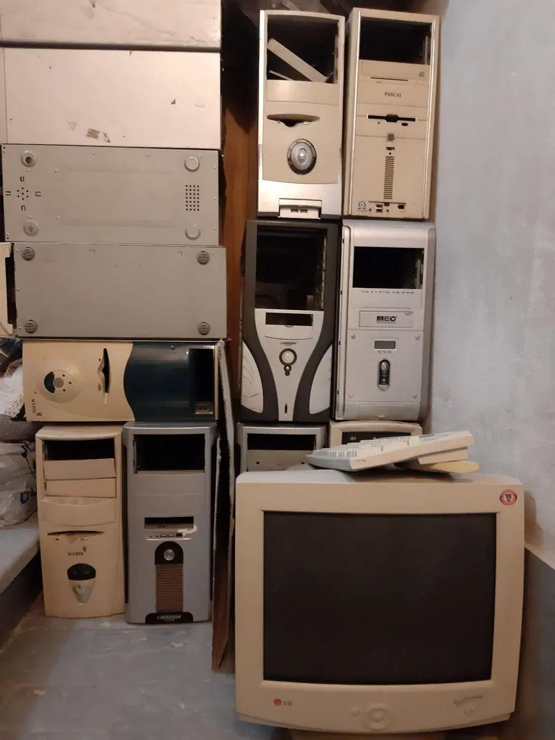 معامله کیس و مانیتور سوخته|رایانه رومیزی|خرمآباد, |دیوار