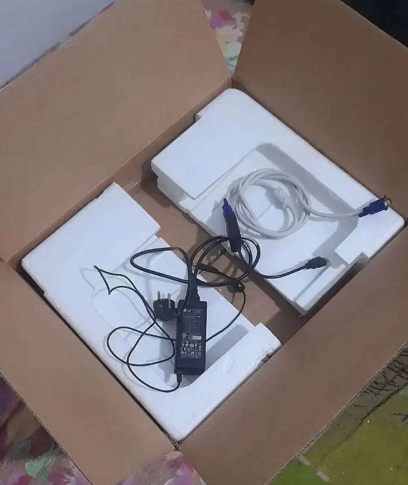 مانیتور LED LG 18.5|قطعات و لوازم جانبی رایانه|مشهد, راهنمایی|دیوار