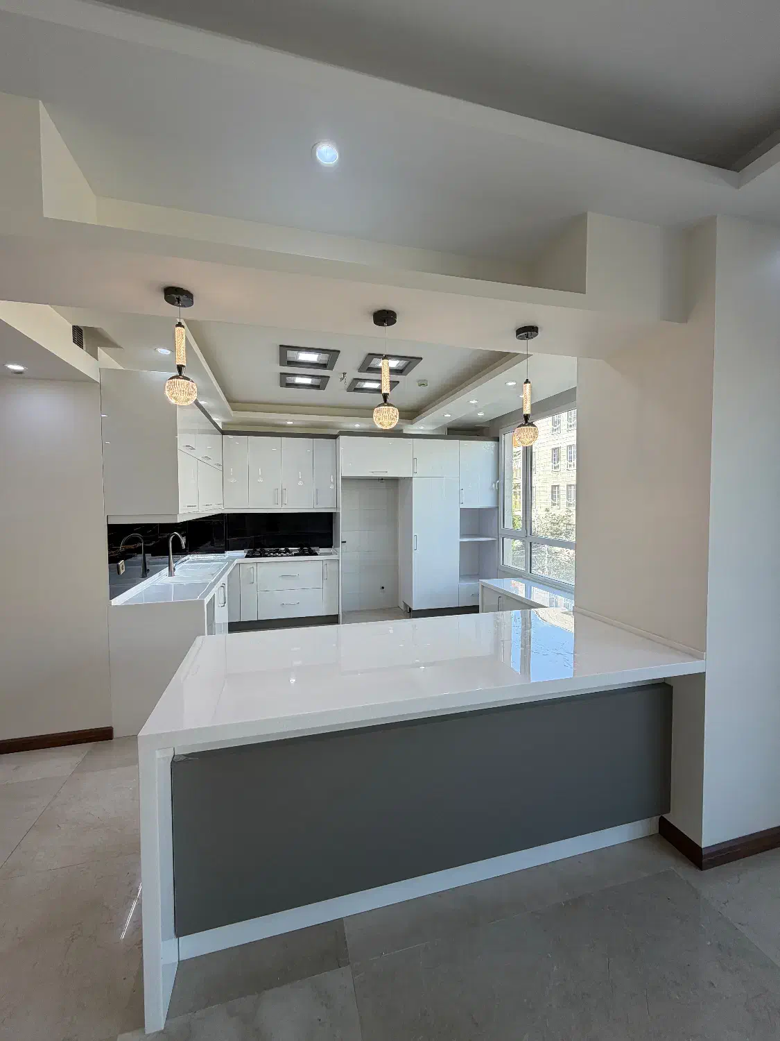 سه خواب/ دو پارکینگ/طبقه اخر