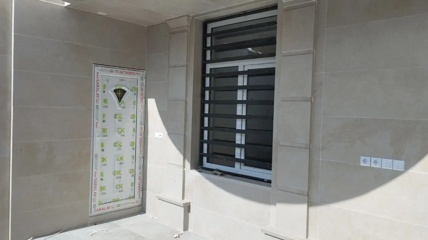 درب‌وپنجره‌upvcو‌شیشه‌سکوریت|خدمات پیشه و مهارت|امیدیه, |دیوار