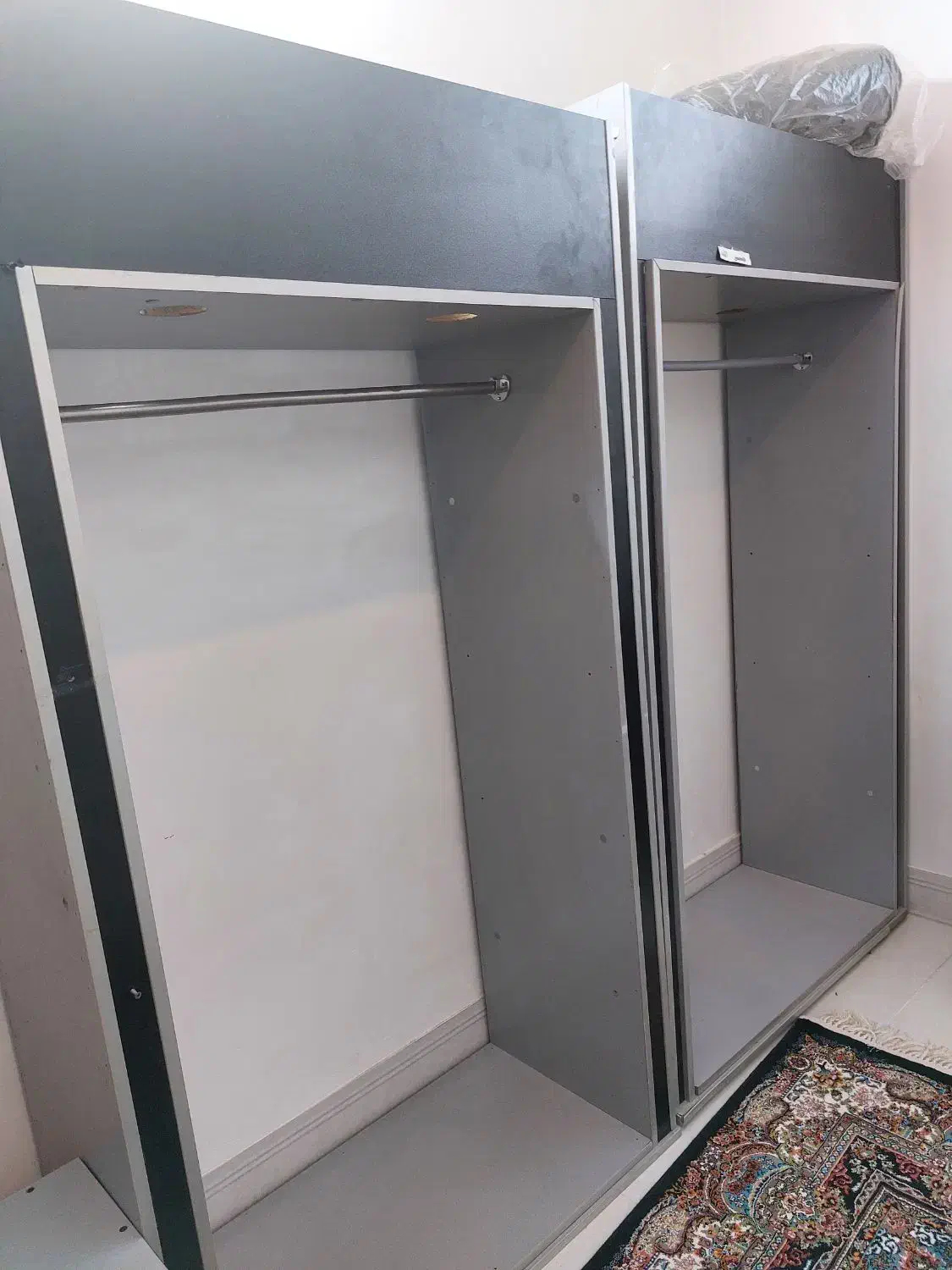 رگال لباس|جاکفشی، کمد، دراور|ابریشم, |دیوار