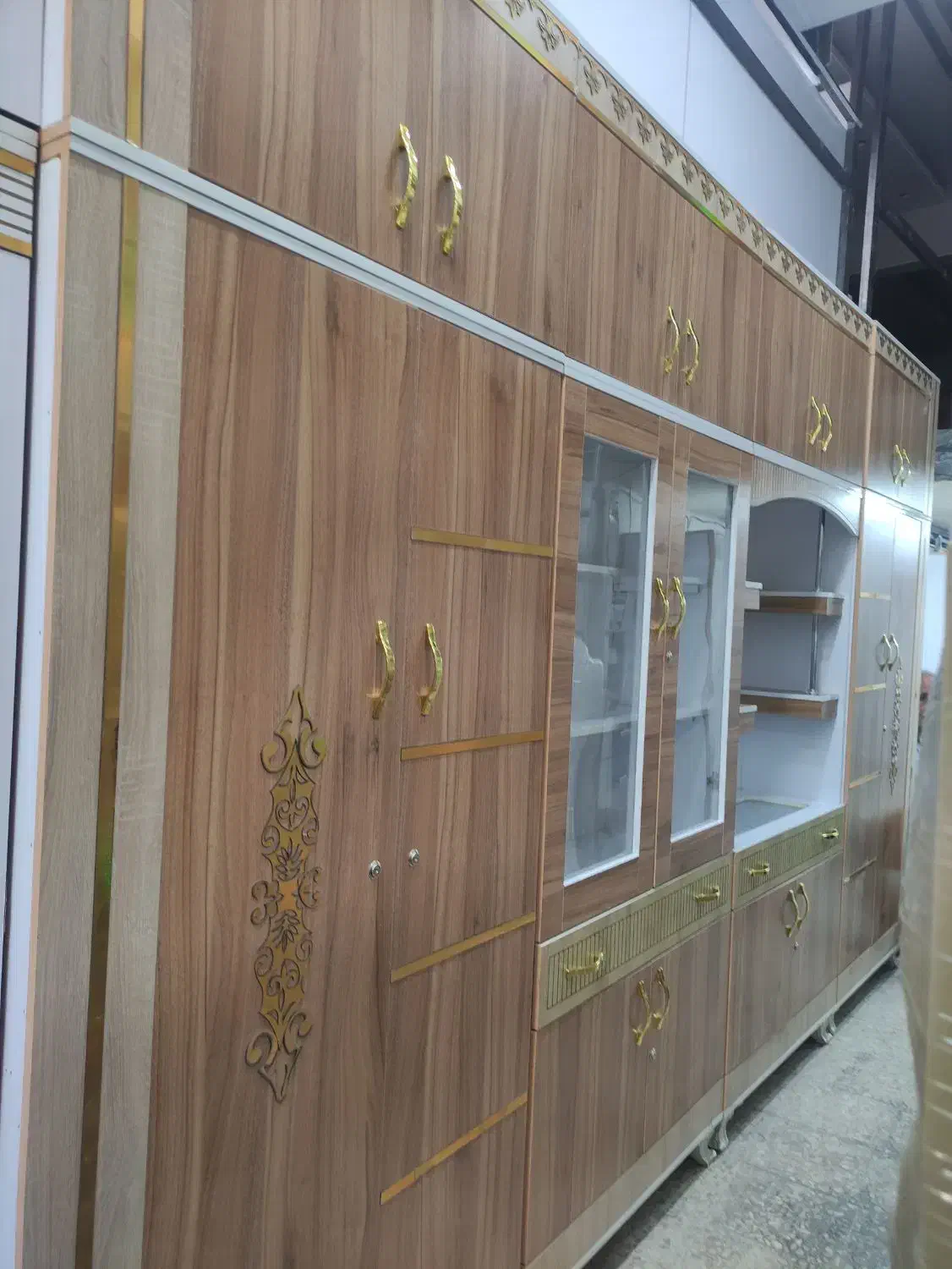 کمد دیواری،  تختخواب،  تشک رویال و رویا|بوفه، ویترین، کنسول|اهواز, نادری|دیوار