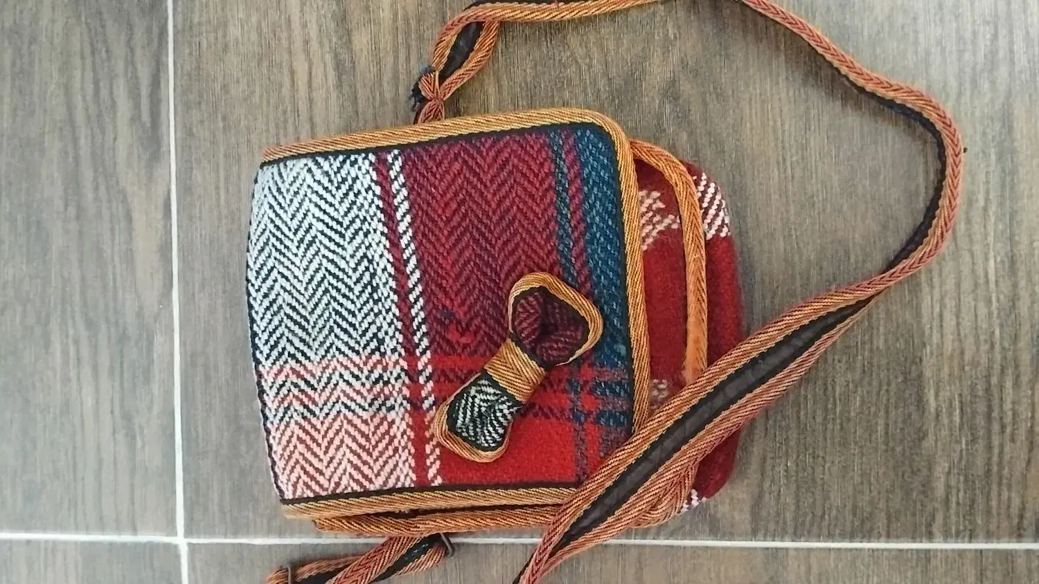 کیف سنتی|کیف، کفش، کمربند|رودبنه, |دیوار