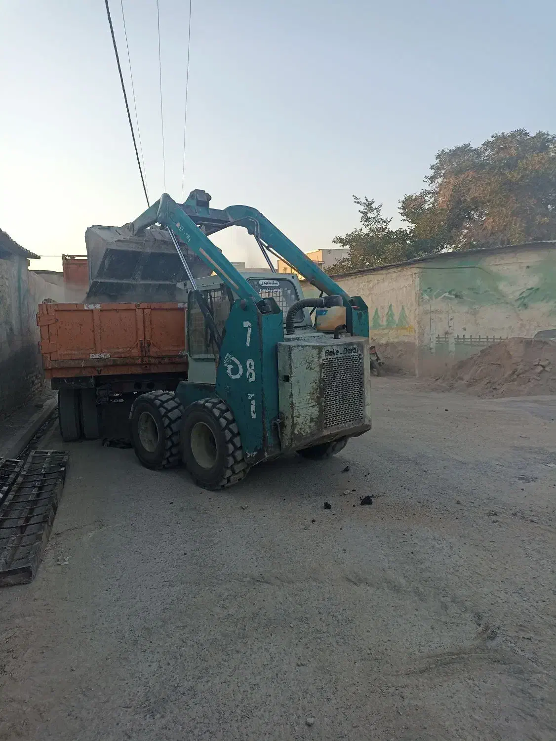 خاکبرداری وتخریب بابکت وقیر درخدمتم|خدمات حمل و نقل|مشهد, رسالت|دیوار