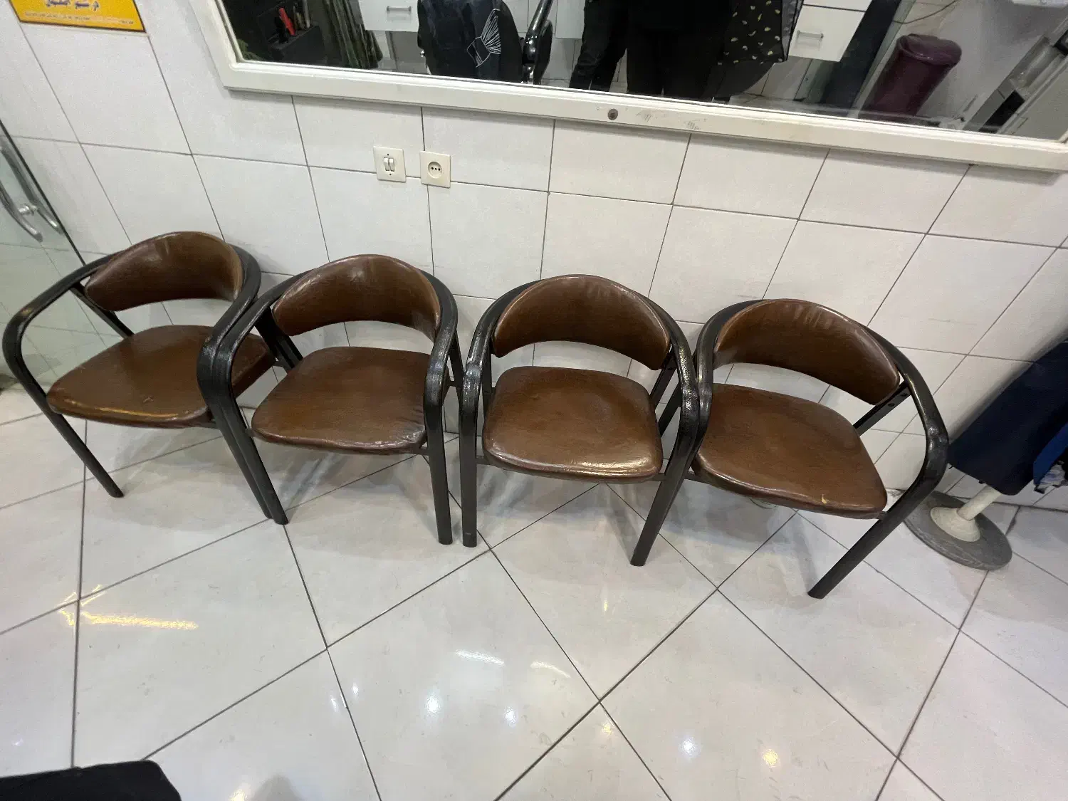 چهار عدد صندلی انتظار قیمت توافقی|صندلی و نیمکت|اصفهان, سرتاوه|دیوار