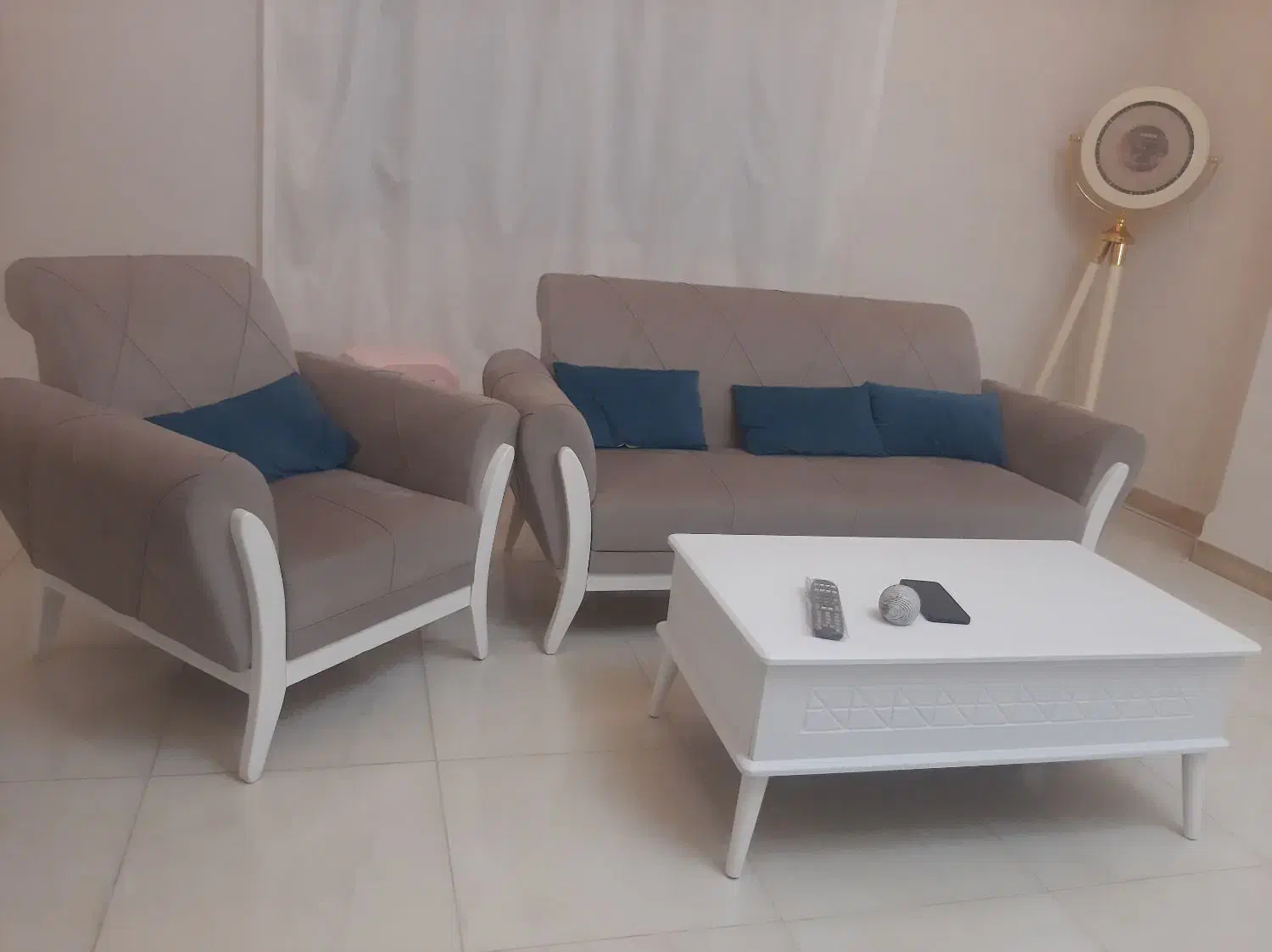 مبل ۷ نفره همراه میز جلو مبلی و سه عدد میز عسلی|مبلمان خانگی و میز عسلی|رشت, رشتیان|دیوار