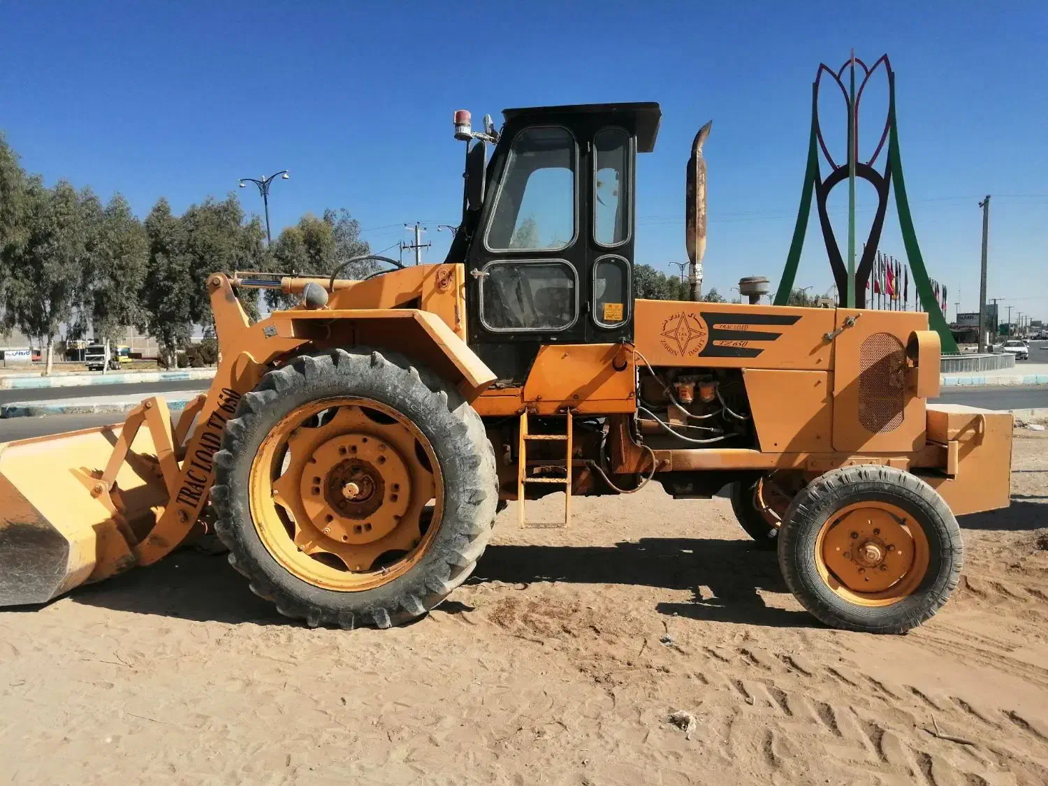 تراکتور رومانی بیل عقب لودری|خودرو سنگین|سیرجان, |دیوار