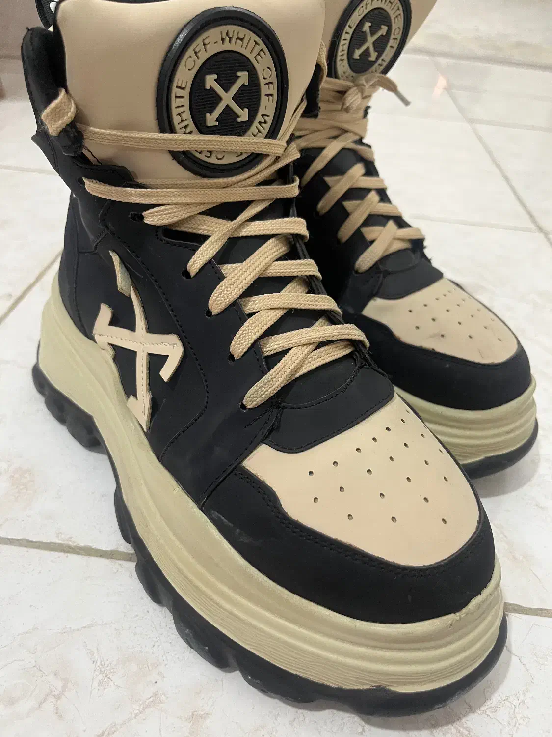 کفش نو|کیف، کفش، کمربند|شهریار, شهریار|دیوار