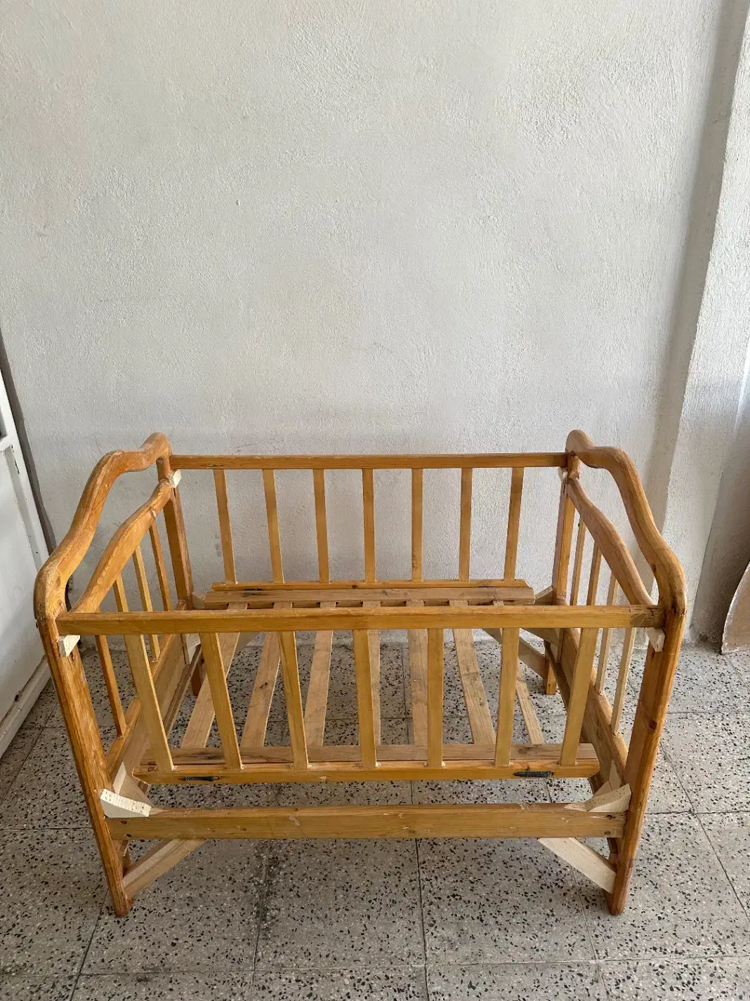 تخت کودک همراه با|اسباب و اثاث بچه|مهاباد (آذربایجان غربی), |دیوار