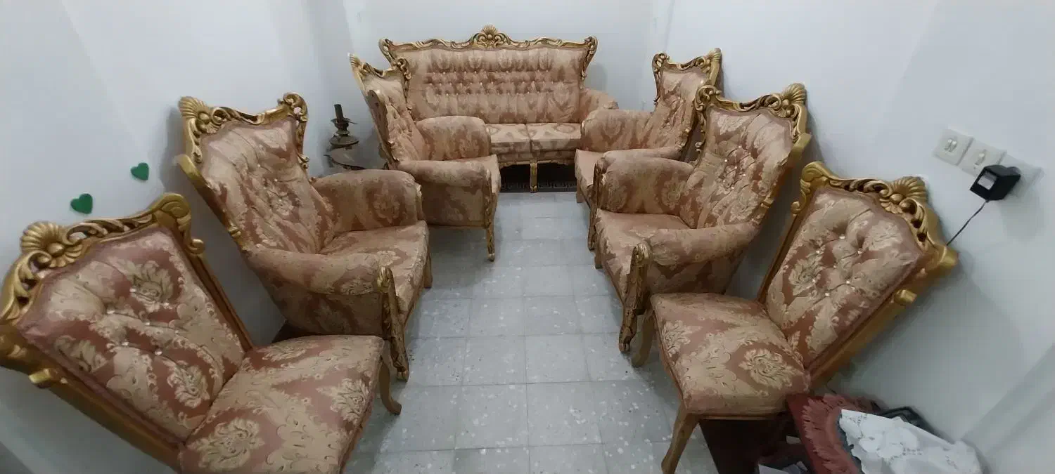 مبل سلطنتی ۹ نفره|مبلمان خانگی و میز عسلی|کاشان, میدان کهنه|دیوار