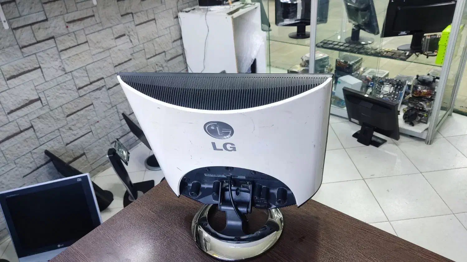 مانیتور LG L1750p با ضمانت|قطعات و لوازم جانبی رایانه|کرمانشاه, |دیوار